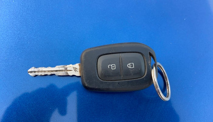 2022 Renault TRIBER RXT AMT, Petrol, Automatic, 71,621 km, Key Close Up