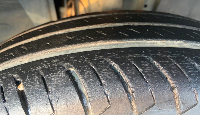 2022 Renault TRIBER RXT AMT, Petrol, Automatic, 71,621 km, Right Front Tyre Tread