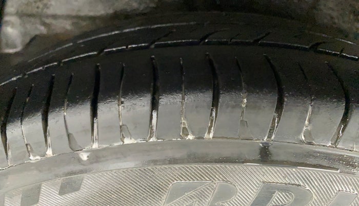 2016 Hyundai i10 MAGNA 1.1 IRDE2, Petrol, Manual, 40,966 km, Right Rear Tyre Tread