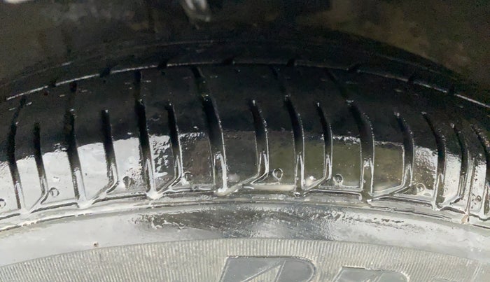 2016 Hyundai i10 MAGNA 1.1 IRDE2, Petrol, Manual, 40,966 km, Left Front Tyre Tread