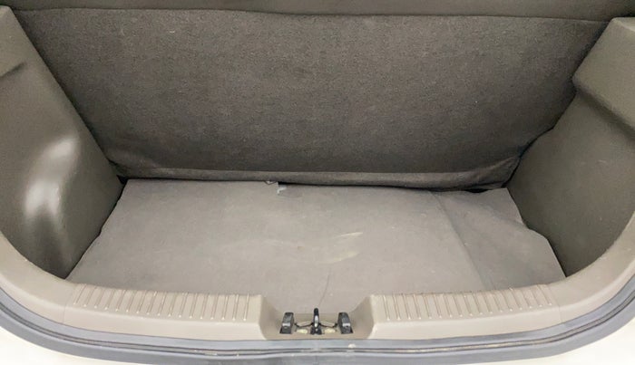 2016 Hyundai i10 MAGNA 1.1 IRDE2, Petrol, Manual, 40,966 km, Boot Inside