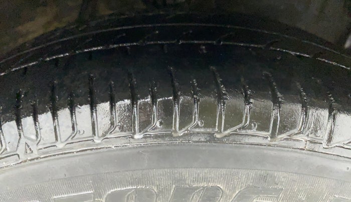 2016 Hyundai i10 MAGNA 1.1 IRDE2, Petrol, Manual, 40,966 km, Right Front Tyre Tread