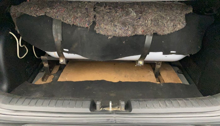 2023 Hyundai VENUE E 1.2, CNG, Manual, 76,125 km, Boot Inside