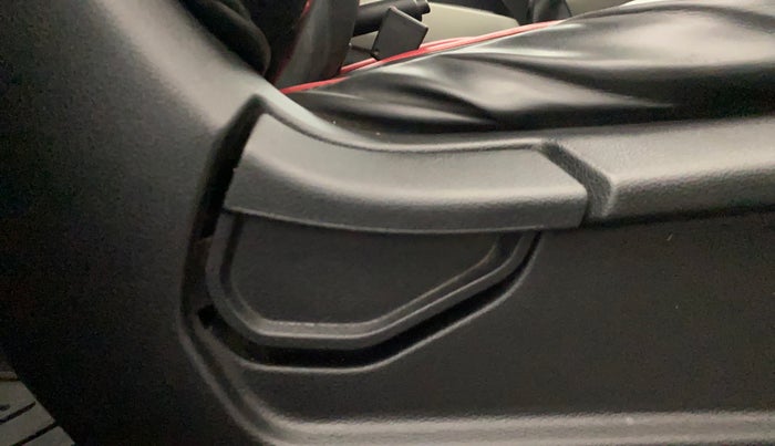 2023 Hyundai VENUE E 1.2, CNG, Manual, 76,125 km, Driver Side Adjustment Panel