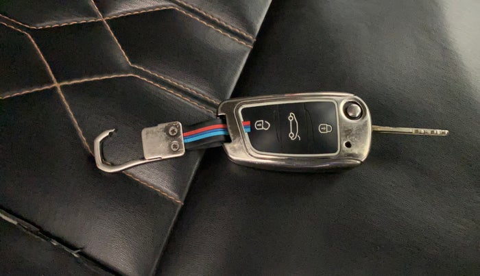 2023 Hyundai VENUE E 1.2, CNG, Manual, 76,125 km, Key Close Up