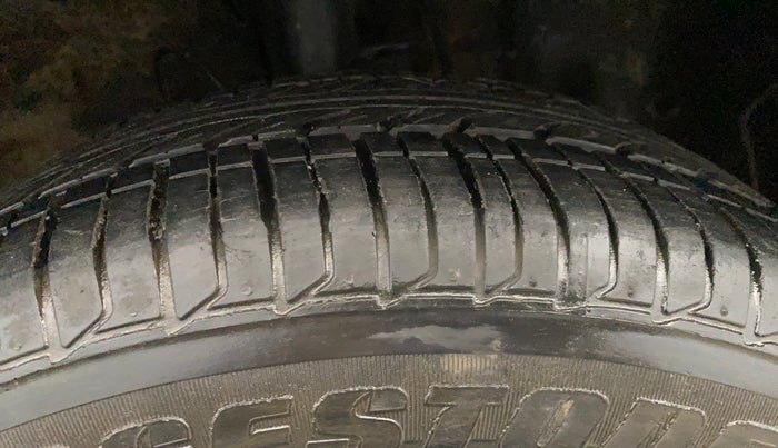 2023 Hyundai VENUE E 1.2, CNG, Manual, 76,125 km, Right Front Tyre Tread