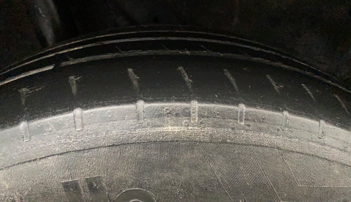 2023 Hyundai VENUE E 1.2, CNG, Manual, 76,125 km, Right Rear Tyre Tread