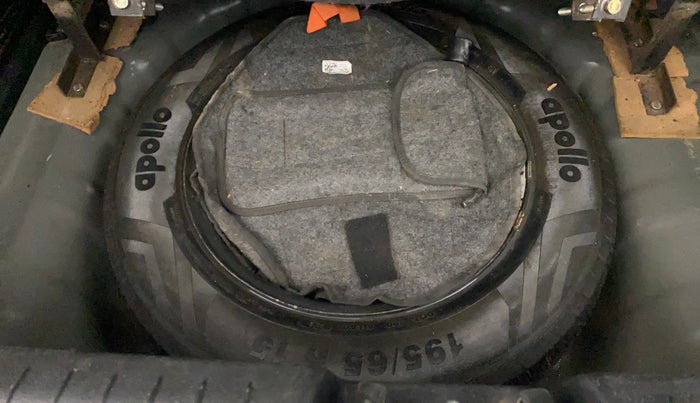 2023 Hyundai VENUE E 1.2, CNG, Manual, 76,125 km, Spare Tyre