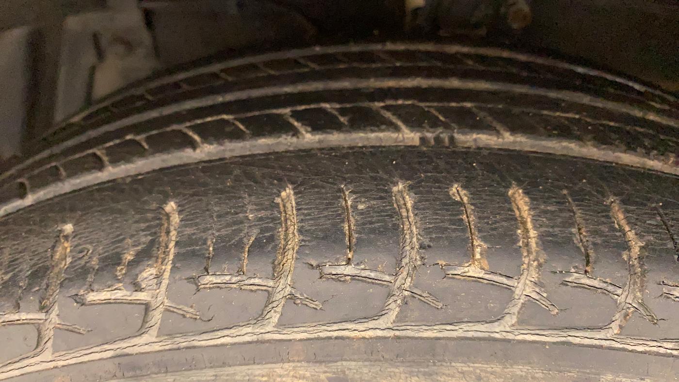 2014 Maruti Swift Dzire ZXI, Petrol, Manual, 46,922 km, Left Front Tyre Tread