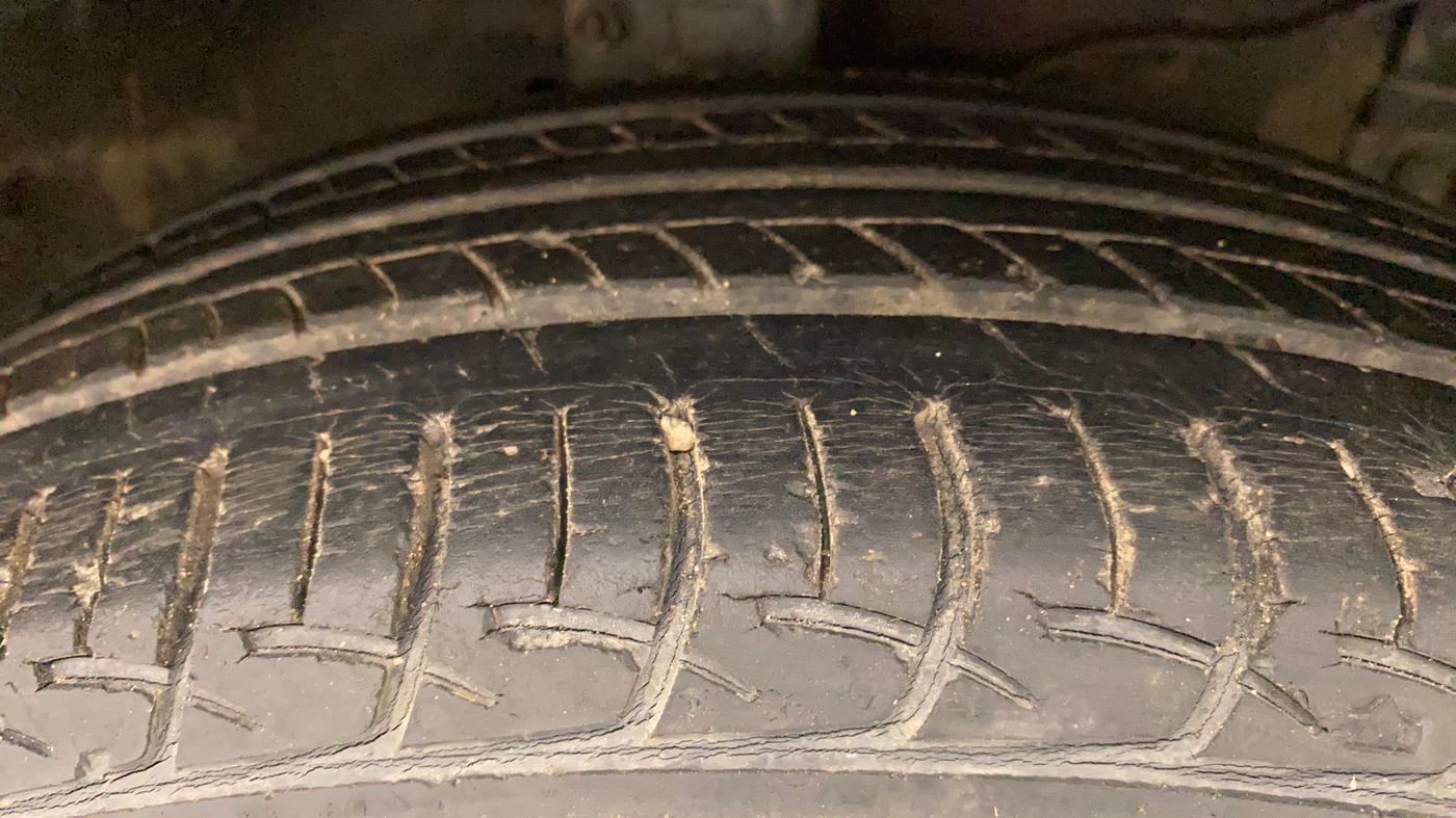 2014 Maruti Swift Dzire ZXI, Petrol, Manual, 46,922 km, Right Front Tyre Tread