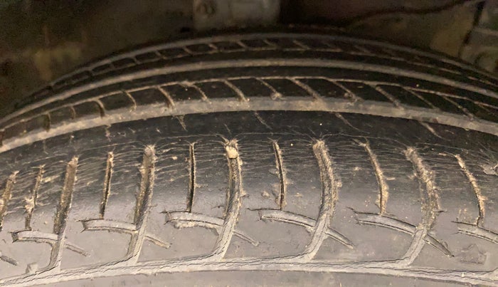 2014 Maruti Swift Dzire ZXI, Petrol, Manual, 46,922 km, Right Front Tyre Tread