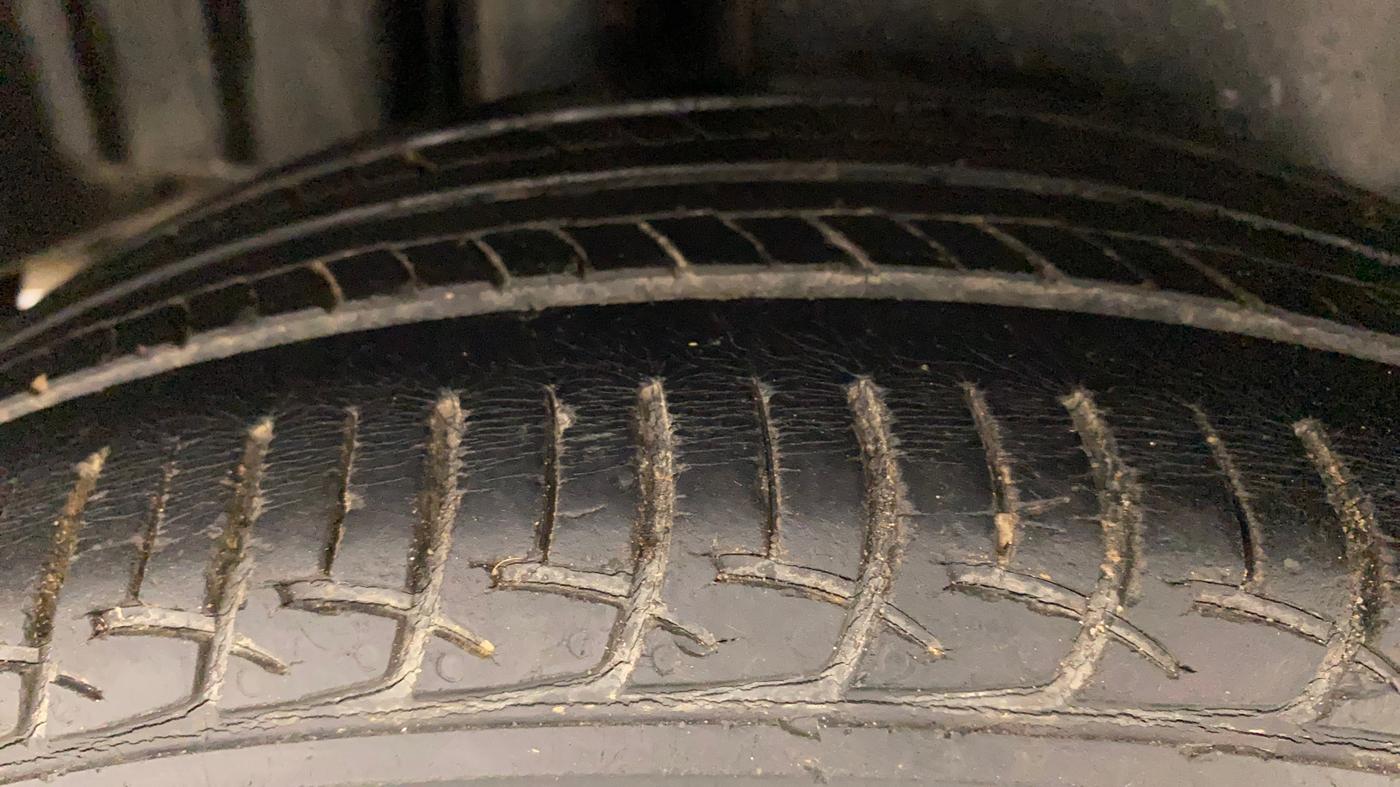 2014 Maruti Swift Dzire ZXI, Petrol, Manual, 46,922 km, Right Rear Tyre Tread