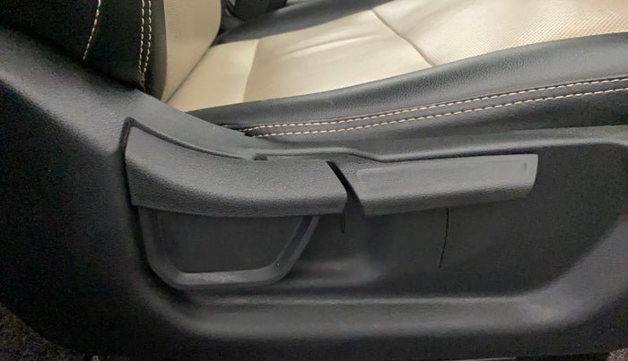 2022 Hyundai NEW I20 SPORTZ 1.2 MT, Petrol, Manual, 19,259 km, Driver Side Adjustment Panel