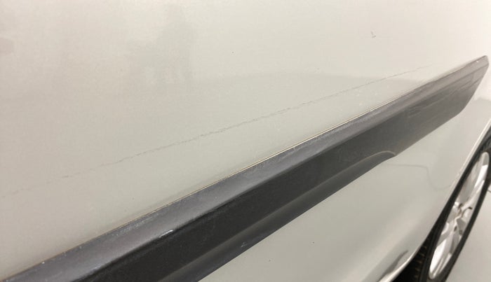 2018 Maruti Ertiga ZDI + SHVS, Diesel, Manual, 74,400 km, Rear left door - Minor scratches