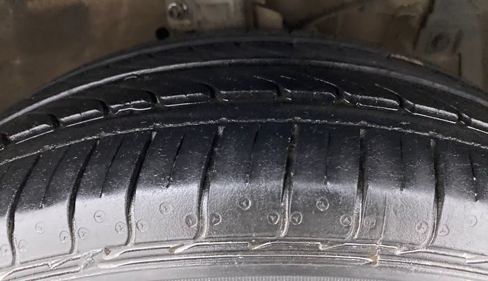 2018 Maruti Ertiga ZDI + SHVS, Diesel, Manual, 74,400 km, Right Front Tyre Tread