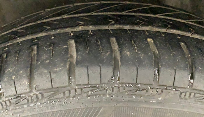2011 Toyota Etios G, Petrol, Manual, 99,519 km, Left Front Tyre Tread