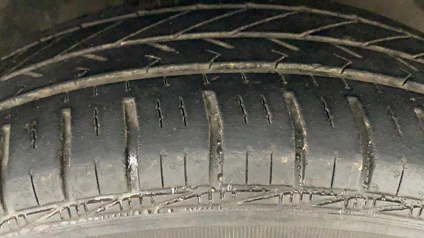 2011 Toyota Etios G, Petrol, Manual, 99,519 km, Right Front Tyre Tread