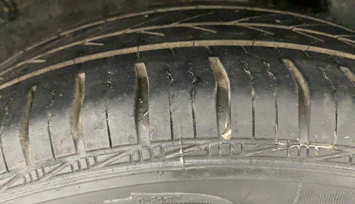 2011 Toyota Etios G, Petrol, Manual, 99,519 km, Left Rear Tyre Tread