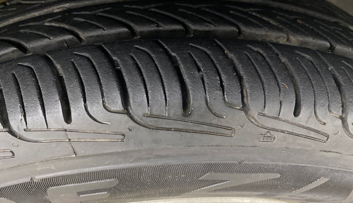 2022 Renault TRIBER RXT, Petrol, Manual, 48,648 km, Right Front Tyre Tread