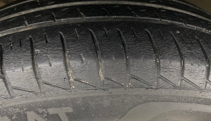 2022 Renault TRIBER RXT, Petrol, Manual, 48,648 km, Left Rear Tyre Tread