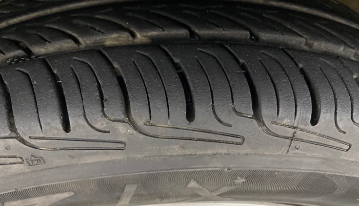 2022 Renault TRIBER RXT, Petrol, Manual, 48,648 km, Left Front Tyre Tread