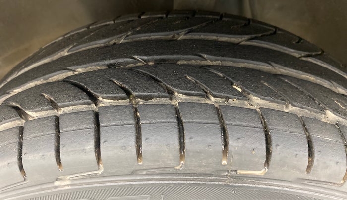 2010 Maruti Alto LXI, Petrol, Manual, 45,444 km, Left Front Tyre Tread