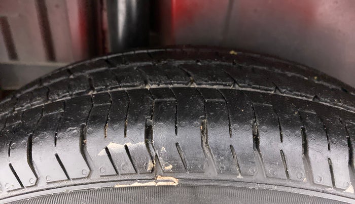 2016 Maruti Swift VDI ABS, Diesel, Manual, 86,223 km, Right Rear Tyre Tread