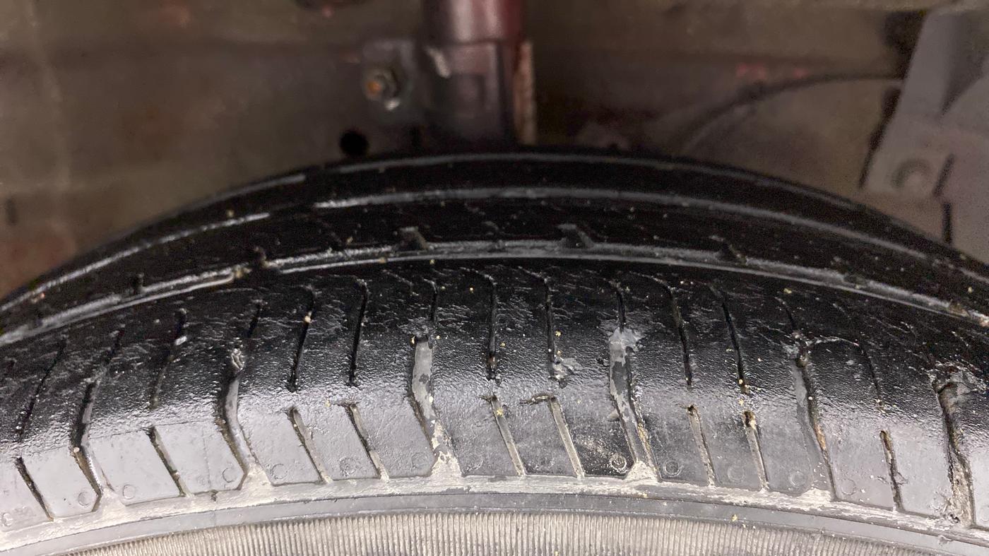 2016 Maruti Swift VDI ABS, Diesel, Manual, 86,223 km, Right Front Tyre Tread