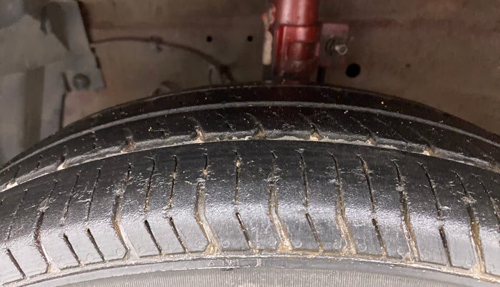 2016 Maruti Swift VDI ABS, Diesel, Manual, 86,223 km, Left Front Tyre Tread