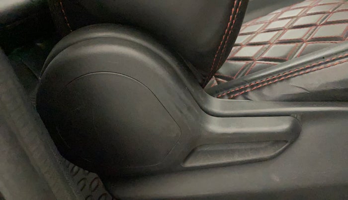 2021 Tata Tiago XT Limited Edition, CNG, Manual, 95,206 km, Driver Side Adjustment Panel