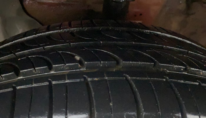 2017 Hyundai Elite i20 MAGNA 1.2, Petrol, Manual, 74,114 km, Left Front Tyre Tread