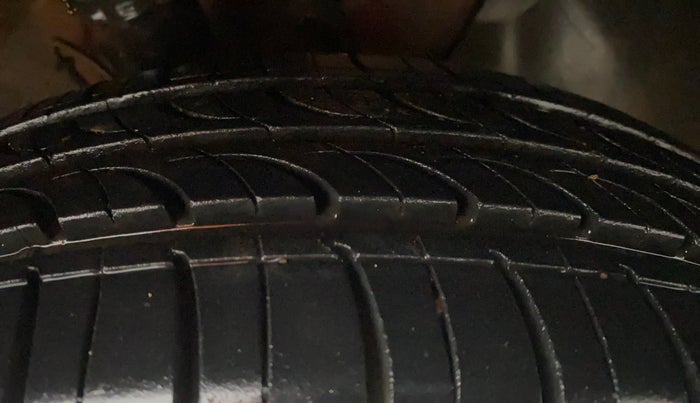 2017 Hyundai Elite i20 MAGNA 1.2, Petrol, Manual, 74,114 km, Right Front Tyre Tread