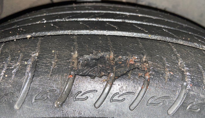 2022 KIA CARENS LUXURY PLUS 1.4 PETROL DCT 7 STR, Petrol, Automatic, 35,201 km, Right Front Tyre Tread