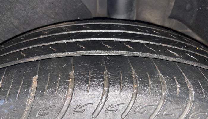 2022 KIA CARENS LUXURY PLUS 1.4 PETROL DCT 7 STR, Petrol, Automatic, 35,201 km, Left Rear Tyre Tread