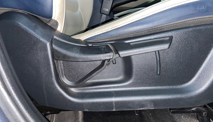 2022 KIA CARENS LUXURY PLUS 1.4 PETROL DCT 7 STR, Petrol, Automatic, 35,201 km, Driver Side Adjustment Panel