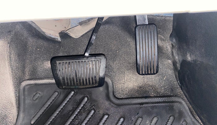 2022 KIA CARENS LUXURY PLUS 1.4 PETROL DCT 7 STR, Petrol, Automatic, 35,201 km, Pedals