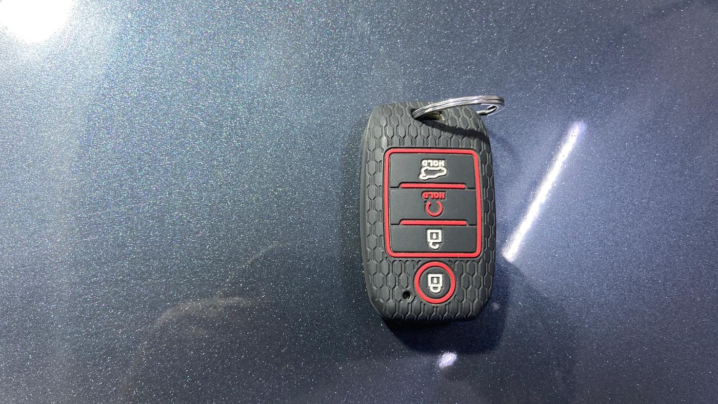 2022 KIA CARENS LUXURY PLUS 1.4 PETROL DCT 7 STR, Petrol, Automatic, 35,201 km, Key Close Up