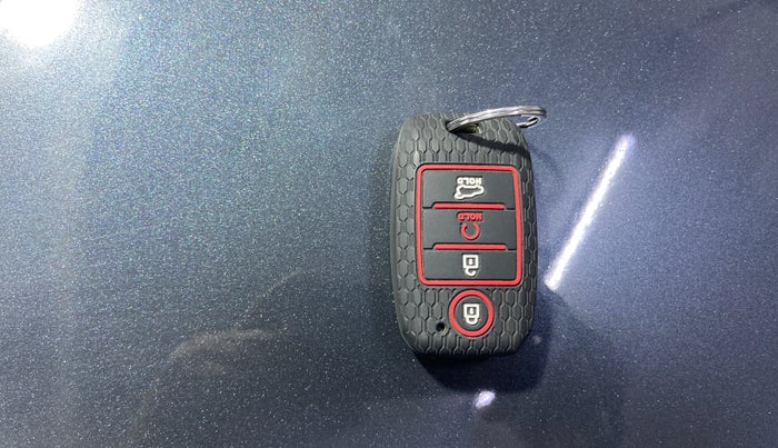 2022 KIA CARENS LUXURY PLUS 1.4 PETROL DCT 7 STR, Petrol, Automatic, 35,201 km, Key Close Up