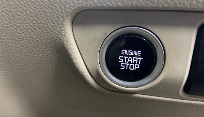 2022 KIA CARENS LUXURY PLUS 1.4 PETROL DCT 7 STR, Petrol, Automatic, 35,201 km, Keyless Start/ Stop Button