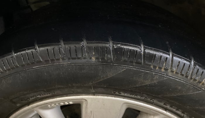 2015 Maruti Swift ZXI, Petrol, Manual, 79,510 km, Left Front Tyre Tread