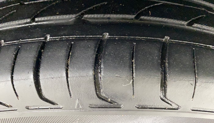 2020 Maruti Baleno DELTA PETROL 1.2, Petrol, Manual, 99,063 km, Right Front Tyre Tread