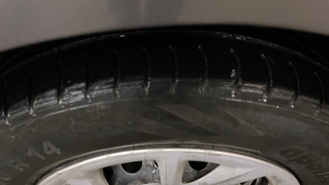 2018 Hyundai Grand i10 SPORTZ 1.2 KAPPA VTVT, CNG, Manual, 66,164 km, Right Front Tyre Tread