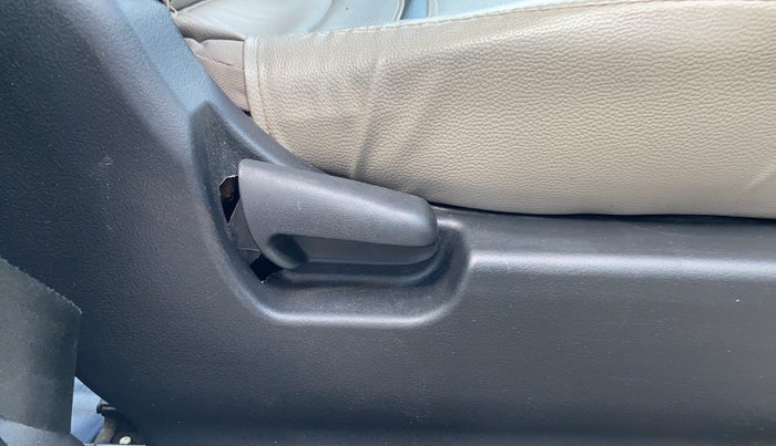 2016 Maruti Wagon R 1.0 VXI, Petrol, Manual, 59,341 km, Driver Side Adjustment Panel