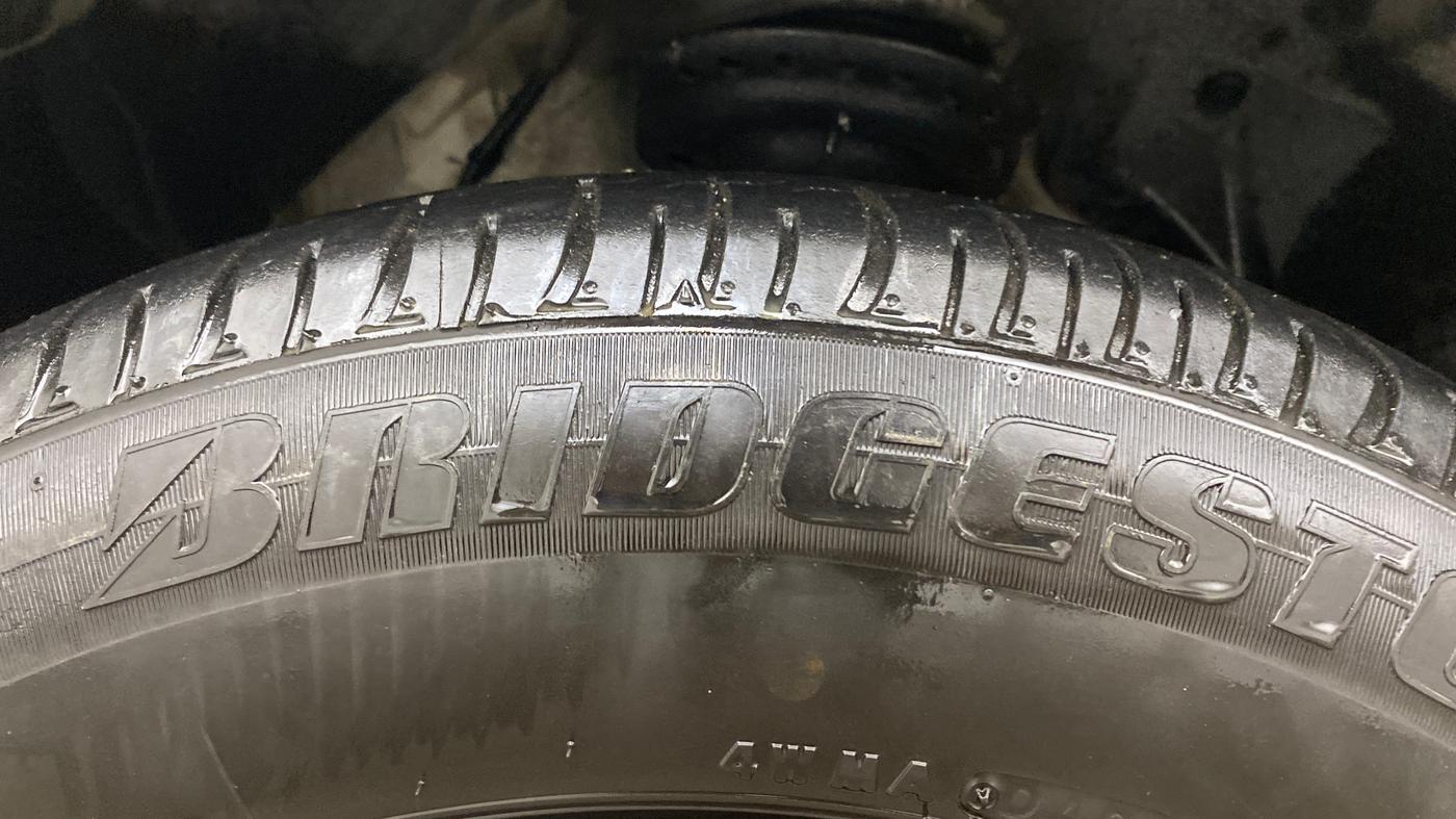 2022 Mahindra XUV300 W6 1.5 DIESEL AMT, Diesel, Automatic, 14,620 km, Left Front Tyre Tread
