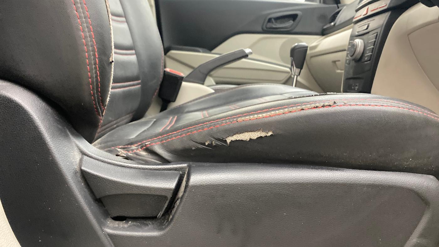 2022 Mahindra XUV300 W6 1.5 DIESEL AMT, Diesel, Automatic, 14,620 km, Driver Side Adjustment Panel