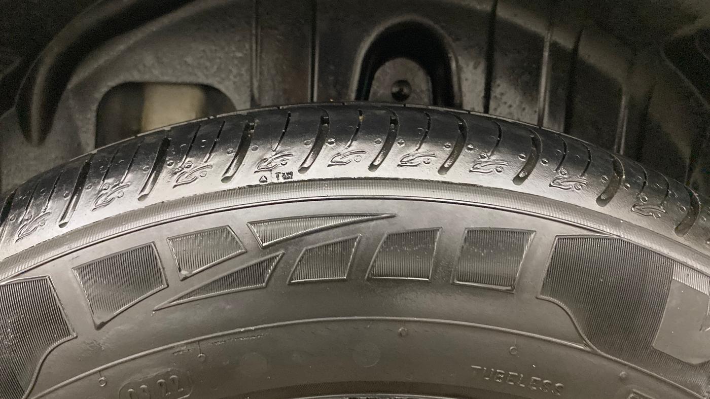 2022 Mahindra XUV300 W6 1.5 DIESEL AMT, Diesel, Automatic, 14,620 km, Left Rear Tyre Tread