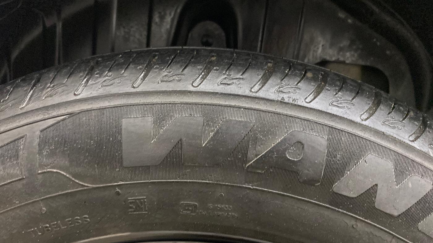 2022 Mahindra XUV300 W6 1.5 DIESEL AMT, Diesel, Automatic, 14,620 km, Right Rear Tyre Tread