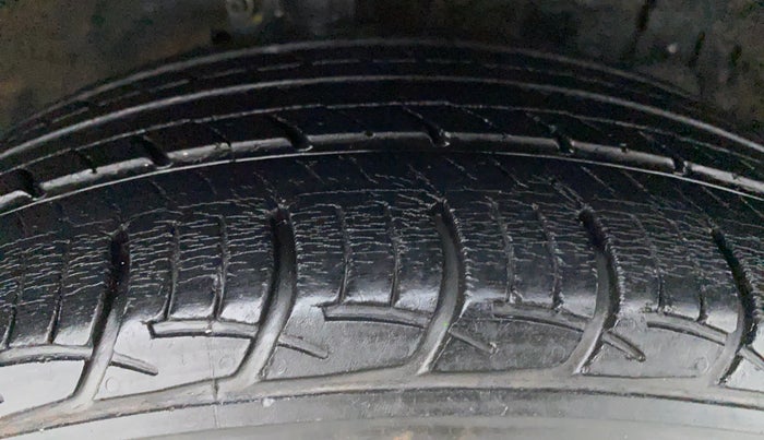 2018 Maruti Ertiga VDI SHVS, Diesel, Manual, 45,134 km, Right Front Tyre Tread