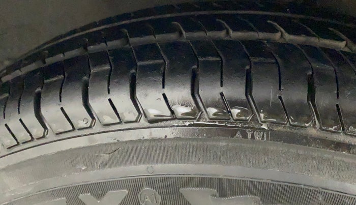 2011 Hyundai i10 MAGNA 1.2, Petrol, Manual, 95,793 km, Right Front Tyre Tread