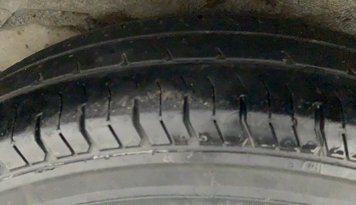 2011 Hyundai i10 MAGNA 1.2, Petrol, Manual, 95,793 km, Right Rear Tyre Tread